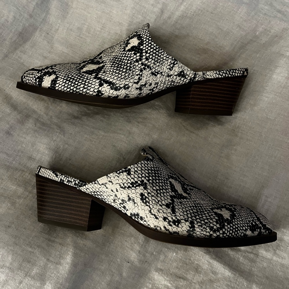 Chinese Laundry Catherin Mule